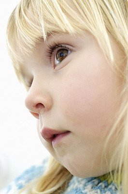 小孩子倒睫毛怎么辦？