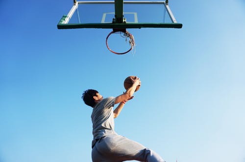 劇烈運動會加大眼底病變發(fā)生幾率