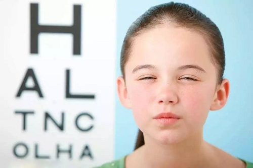 孩子瞇眼也能看清，還需要帶孩子配眼鏡嗎？