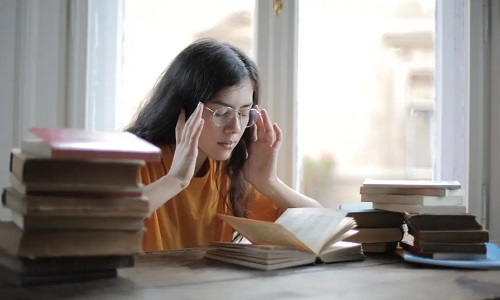 眼睛干如何補水？
